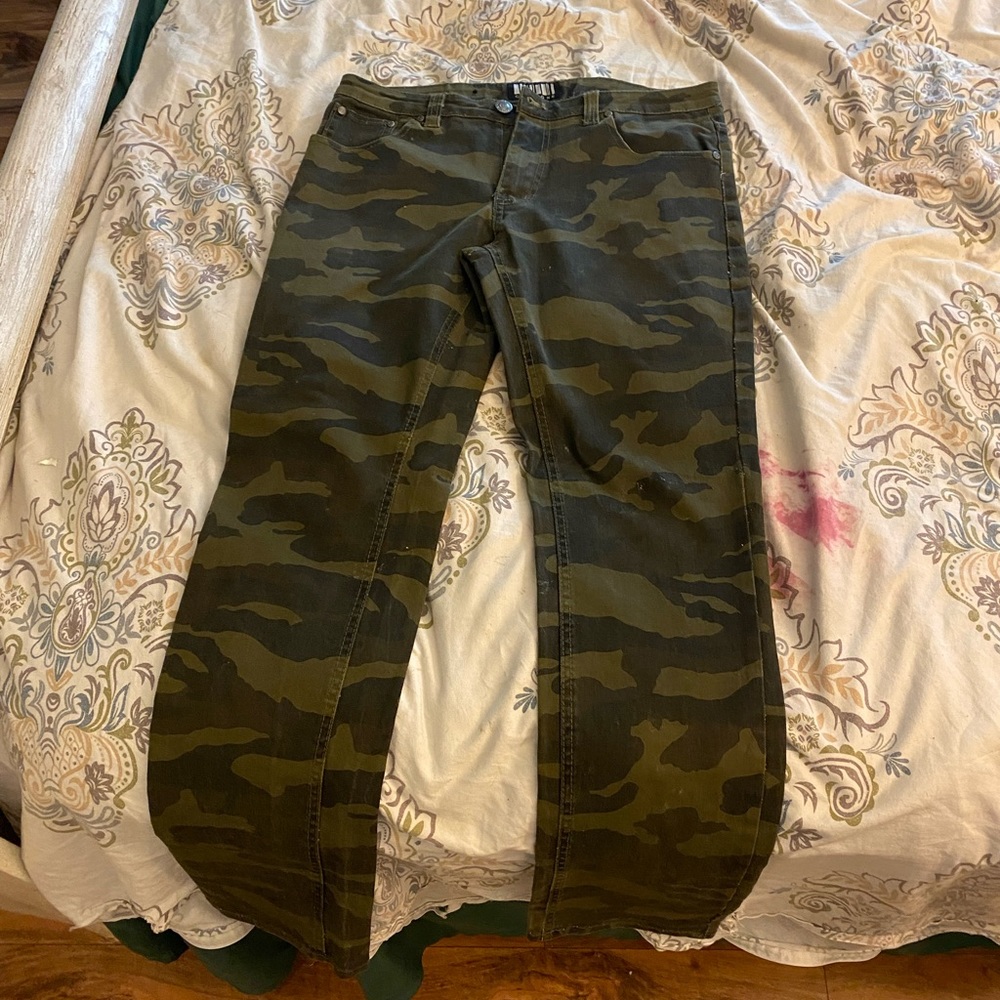 MEN’S CAMO JEANS L32xW32